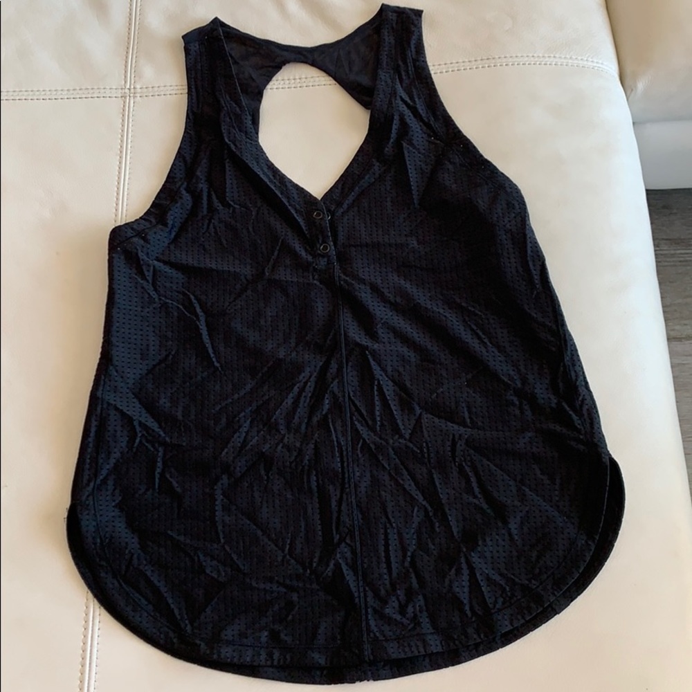 Black mesh lululemon workout tank, 2 button snap